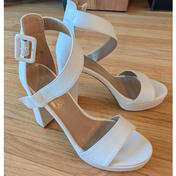 Dream Pairs White Platform Sandals - Picture 4 of 7